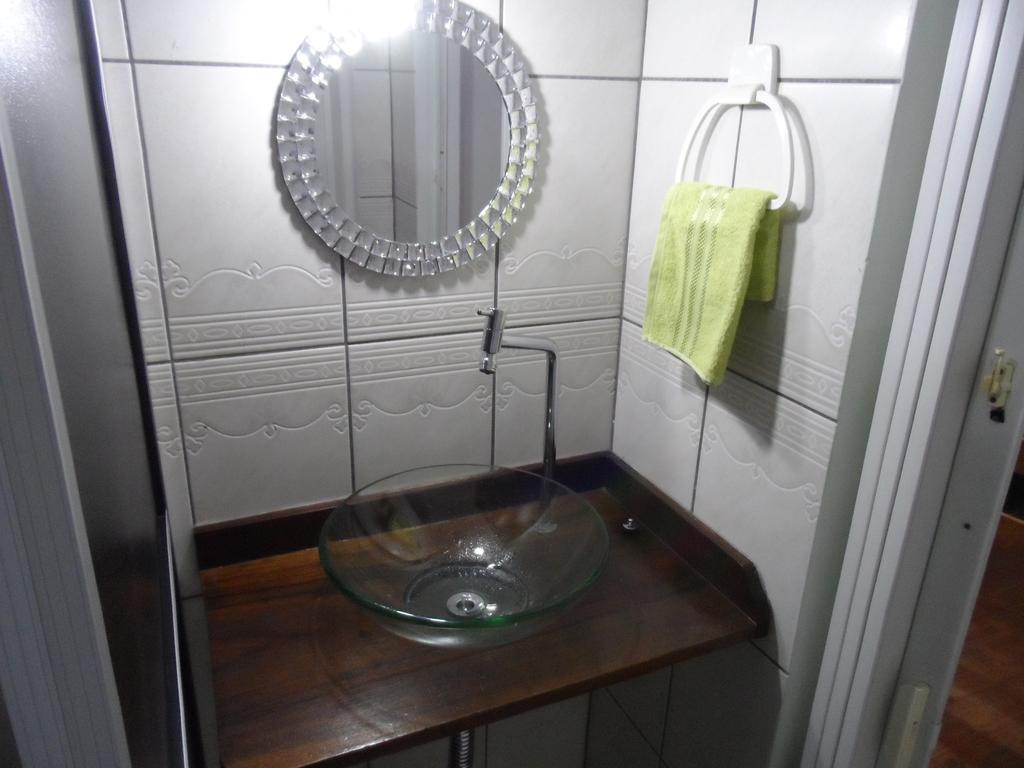 Quarto Triplo Básico com Banheiro Compartilhado